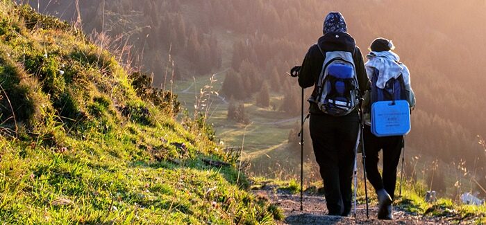 Ich packe meine Reisetasche für den Urlaub in Bayern im Herbst